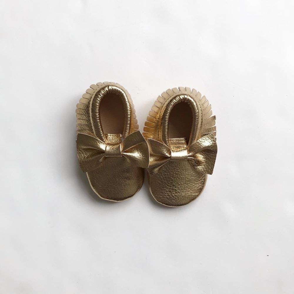 Faux pebble leather gold moccasins EUC size 4